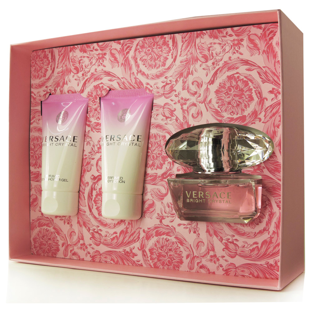 Versace Bright Crystal — парфюмерный набор для женщин с восхитительным цветочным принтом.