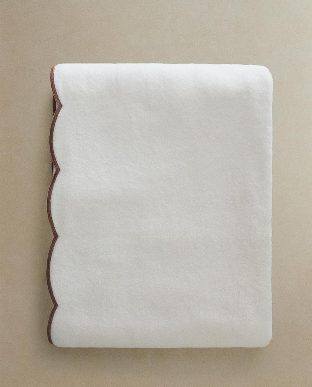 ZARA HOME БАННОЕ ПОЛОТЕНЦЕ С ВОЛНИСТЫМ КРАЕМ, РОЗОВЫЙ