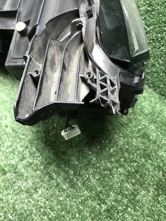 Фара правая Peugeot 3008 2 (2016-2020) LED