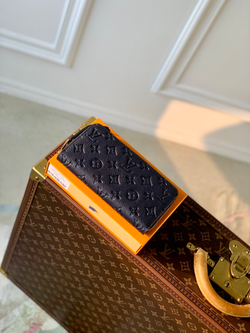 Louis Vuitton Zippy Wallet
