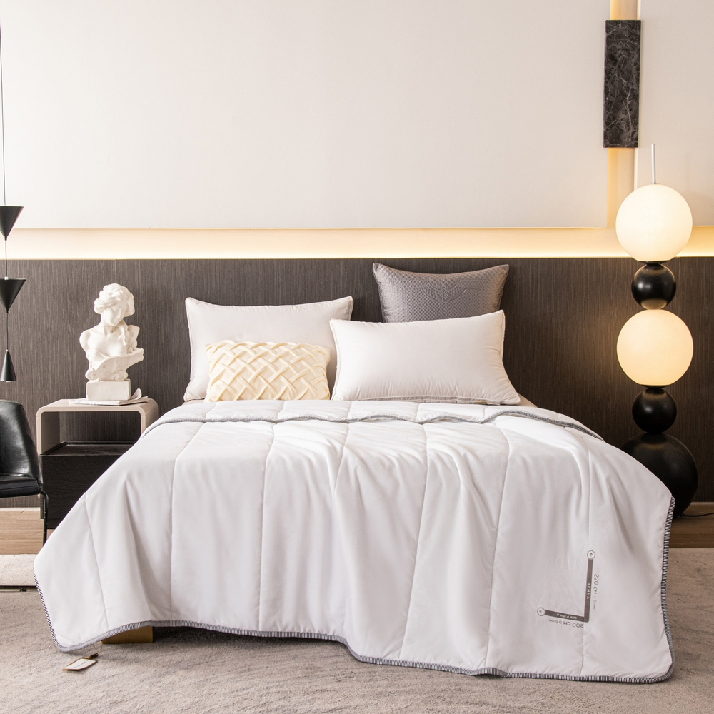 Одеяло SM Всесезонное SM002 черно-белый кант