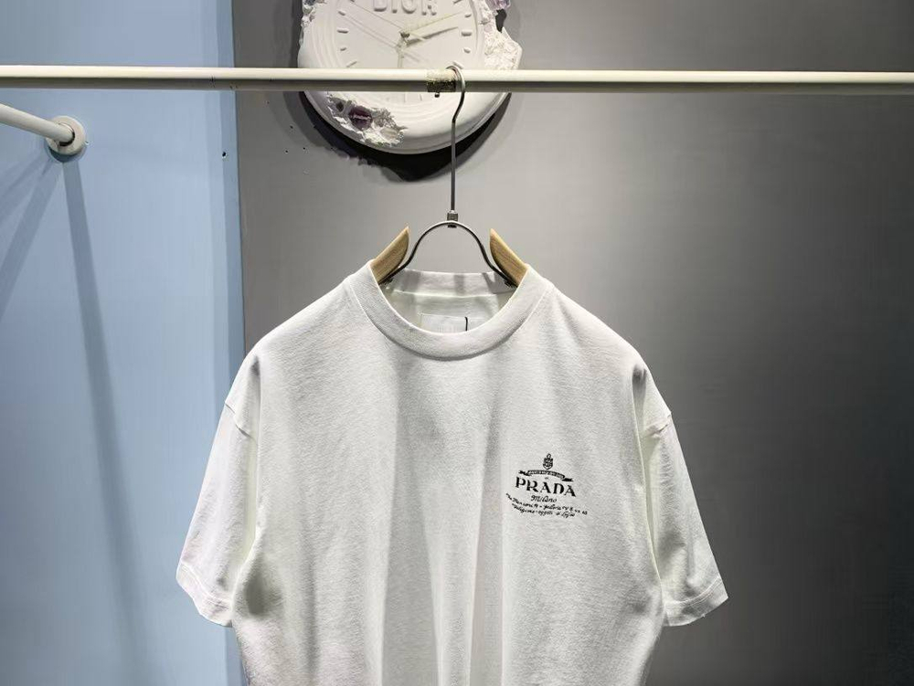 Футболка Prada