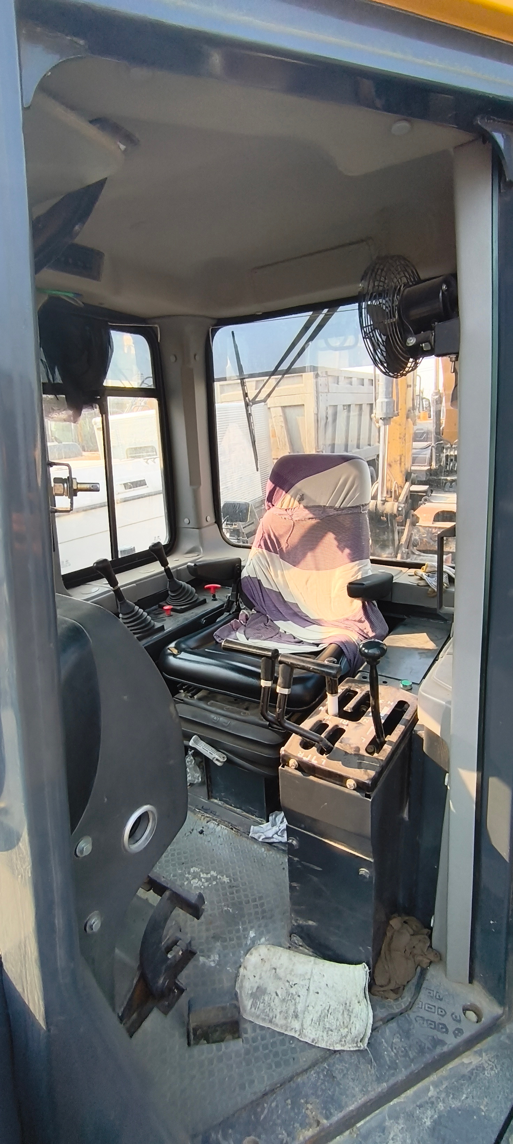 Beezone D* Бульдозер D16-5E (Дизельный, 9,7 л, 178 л.с., АТ)