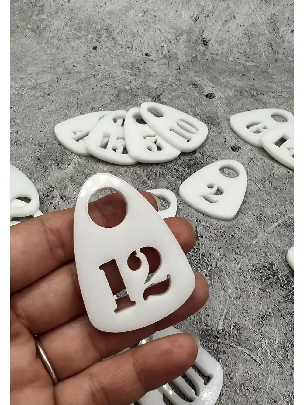 Номерки для гардероба прорезные