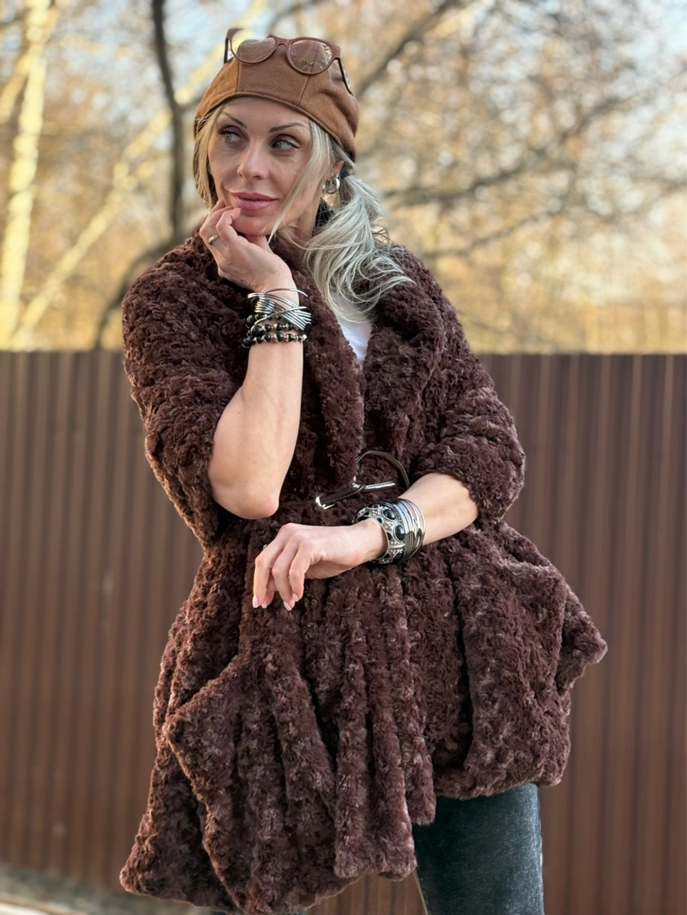 Накидка /жилет с карманами и поясом шоколад