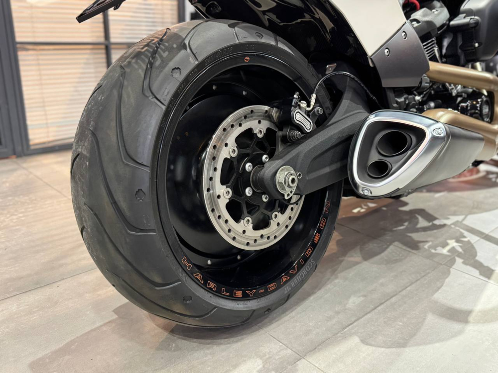 Harley-Davidson FXDR 114 (Белый)