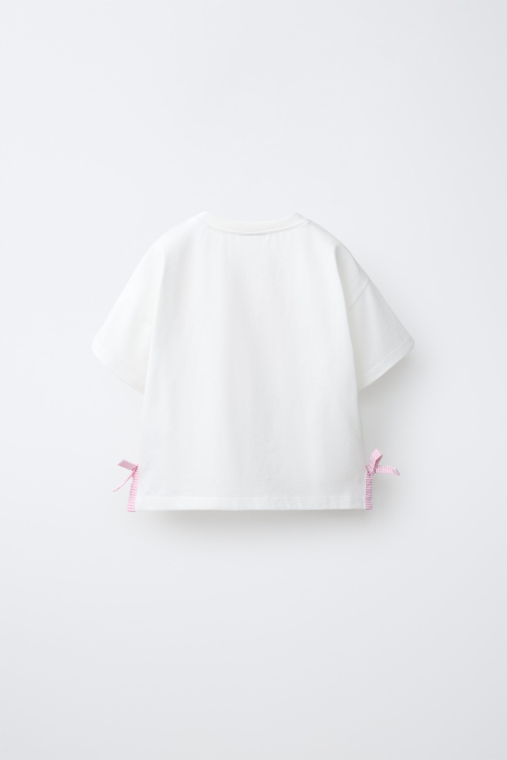 ZARA ФУТБОЛКА С ЦВЕТОЧНЫМИ ДЕТАЛЯМИ КРОШЕ, БЕЛЫЙ