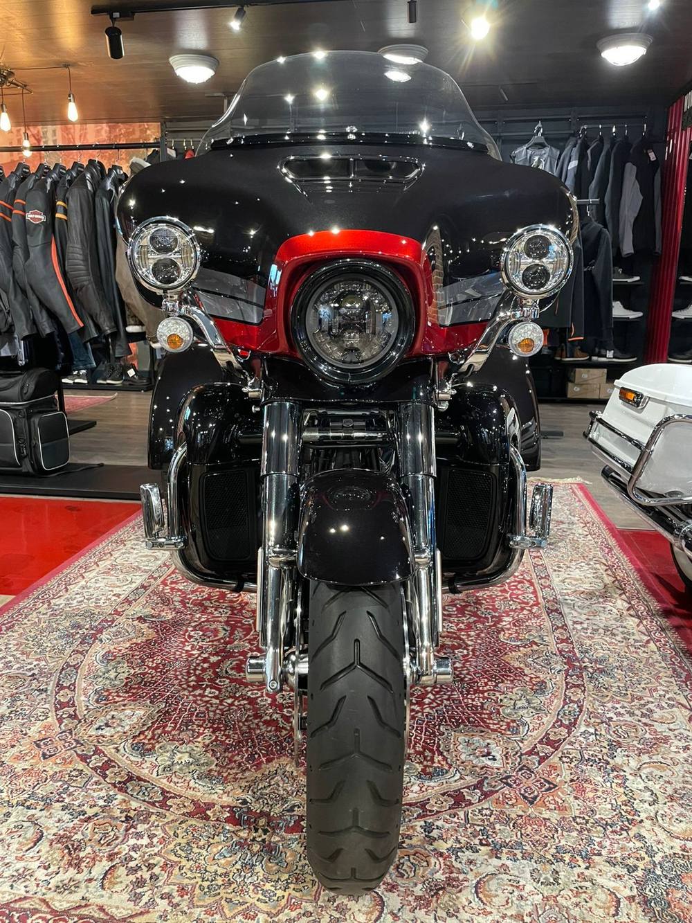 CVO™ Tri Glide® (FLHTCUTGSE), 2020 M/Y