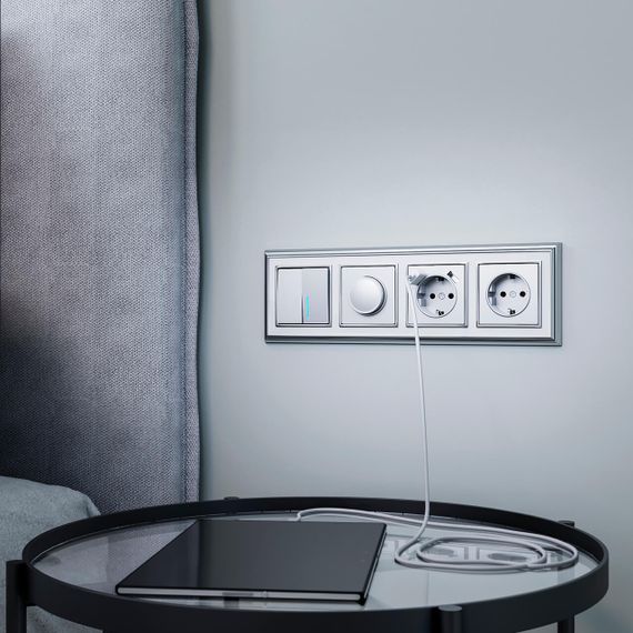 Розетка с заземлением Werkel серебряный W1171006 4690389157707