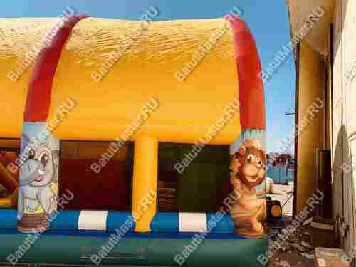 Коммерческий надувной батут "Зверята с крышей" 11*7*6 м