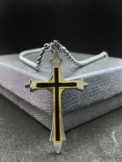 Бижутерная подвеска крестик на серебристой цепочке из стали