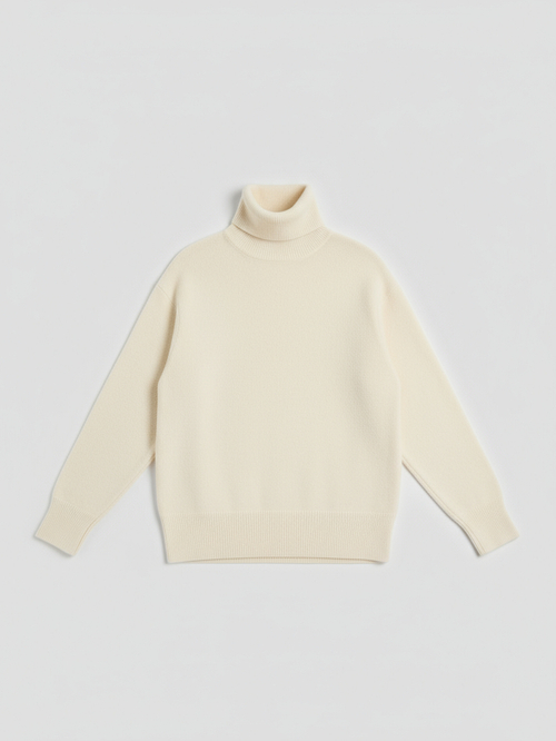 Объемный свитер с высокой горловиной