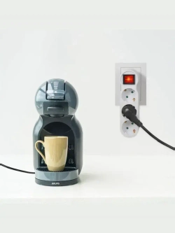 Разветвитель тройник с выключателем на 3 розетки, тройник электрический 16А, с заземлением, черный