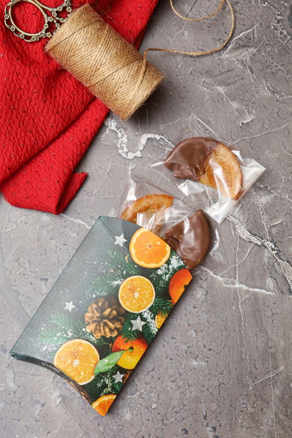 Коробка подушка + 3 дольки апельсина в шоколаде