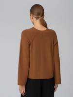 Женский джемпер коричневый с прорезями на плечах