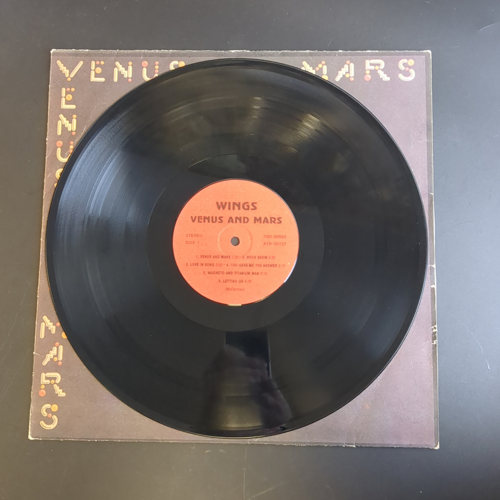 LP Wings / Paul McCartney - Venus and Mars. Виниловая пластинка 12 дюймов. Santa Records, 1994 год.