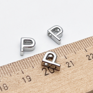 Подвеска-бусина Буква P, цвет серебро (родий), размер 8*6,5 мм, отверстие 1,5 мм, цена за 1 шт