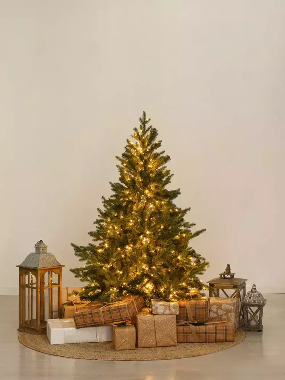 Елка с гирляндой «Валерио» (Литая+пвх) 210 см / 2,1 м