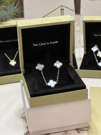 Винтажное колье Van Cleef & Arpels Alhambra, 20 мотивов