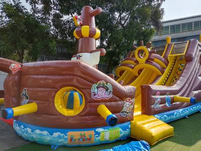 Большой надувной батут-горка "Фрегат-2" 11*5*5 м