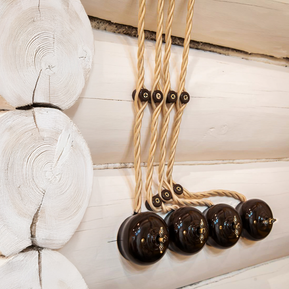 Изолятор для наружного монтажа RF, пластик коричневый (300 шт/уп) R1-551-22-300