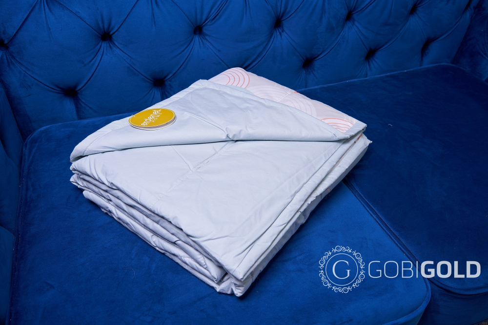 Одеяло стеганое из 100% верблюжьего пуха 200х220 см. (ERDENET) - круги