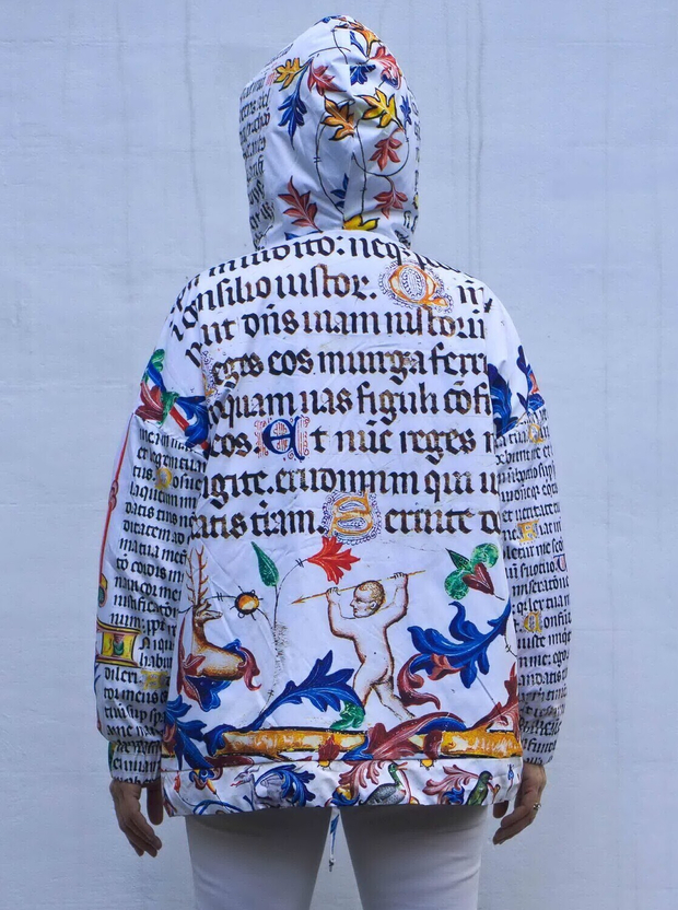 Куртка-ветровка "Манускрипт", по мотивам средневековых буквиц и иллюстраций из Бревиария короля Мартина Арагонского