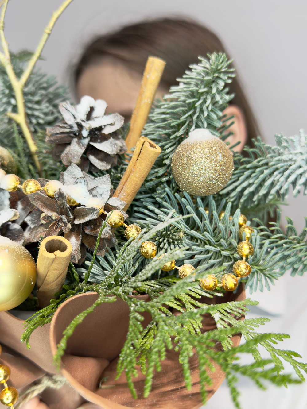 «Хогвартс в Букете» новогодняя композиция из нобилиса, корицы и украшений