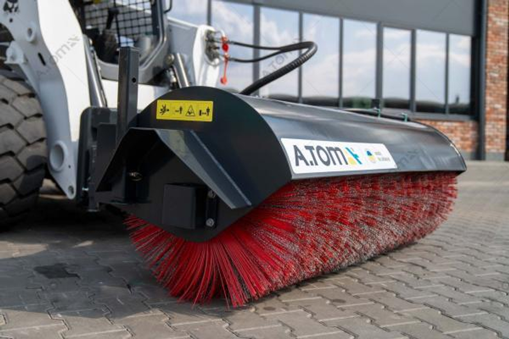 Щетка дорожная на мини погрузчик - AТOM 2000 Bob-Tach
