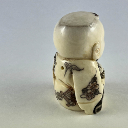 Статуэтка нэцкэ Мальчик с корзиной рыбы