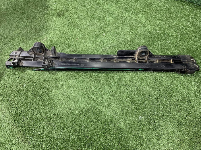 Кронштейн радиатора левый Toyota Land Cruiser 200 (2007-2021)