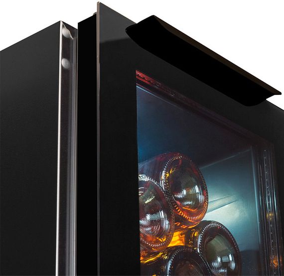 Винный холодильник Avintage AVU27TDZB1