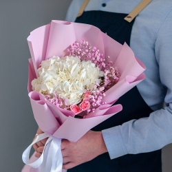Нежный букет с гортензией