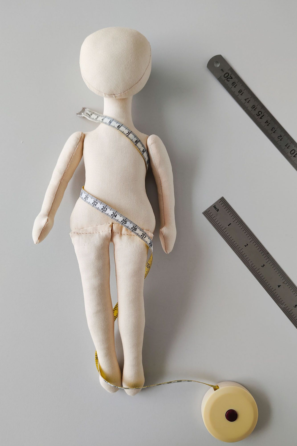 Бумажные выкройки тел пары интерьерных кукол из текстиля. Модели Мирон и Виктория