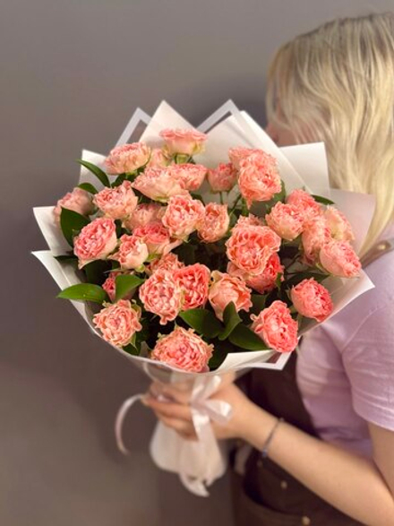 Букет с 5 кустовыми розами сорта "Fair flow"