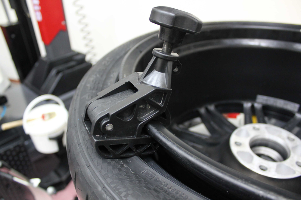 TC24 Шиномонтажный полуавтоматический станок 220В