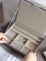 Органайзер для украшений Stackers Classic Jewellery Box Lid - Taupe Woven (Sage Green / светло-зеленый / Sage Green)