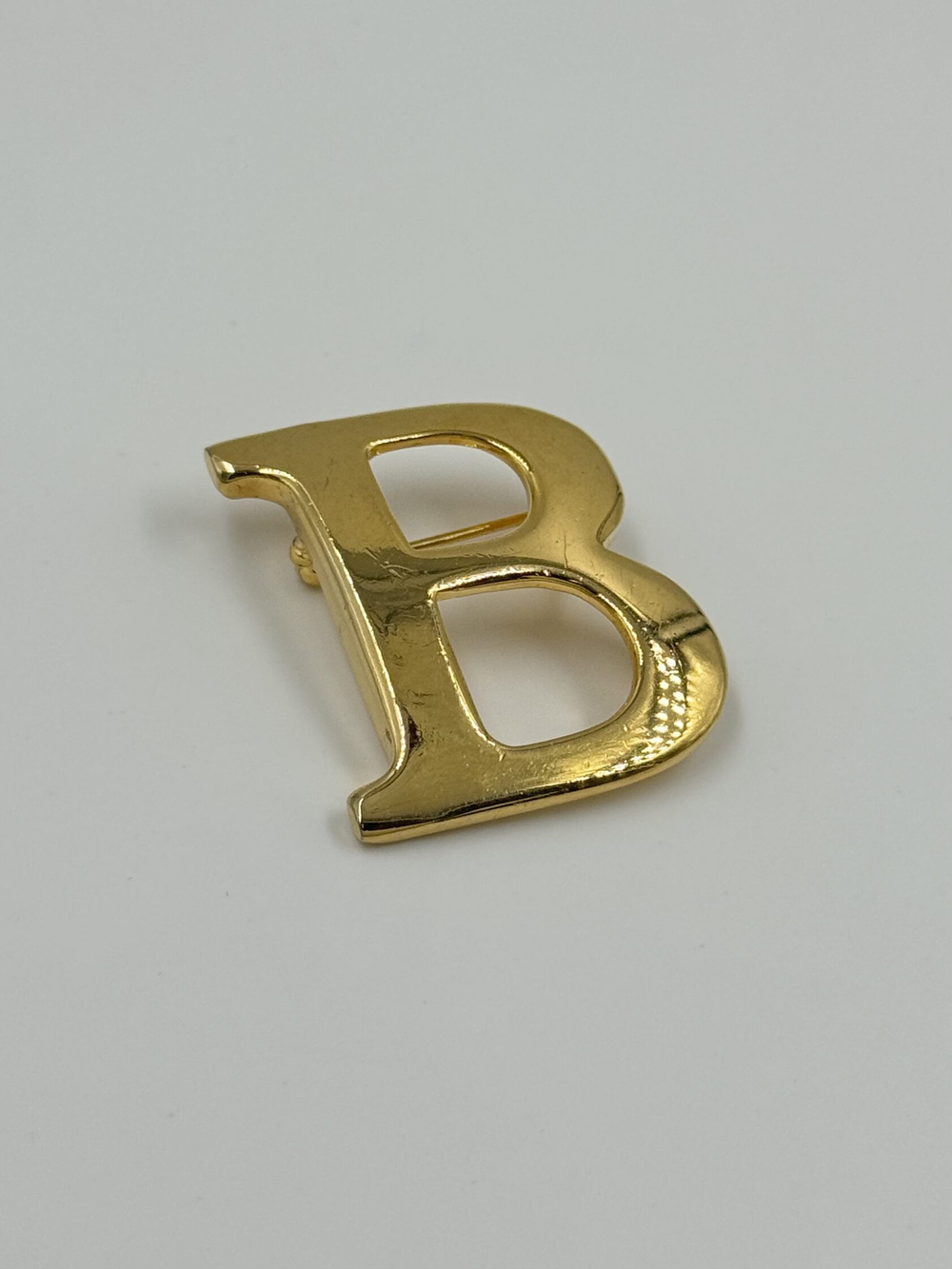 Брошь буква B Anne Klein