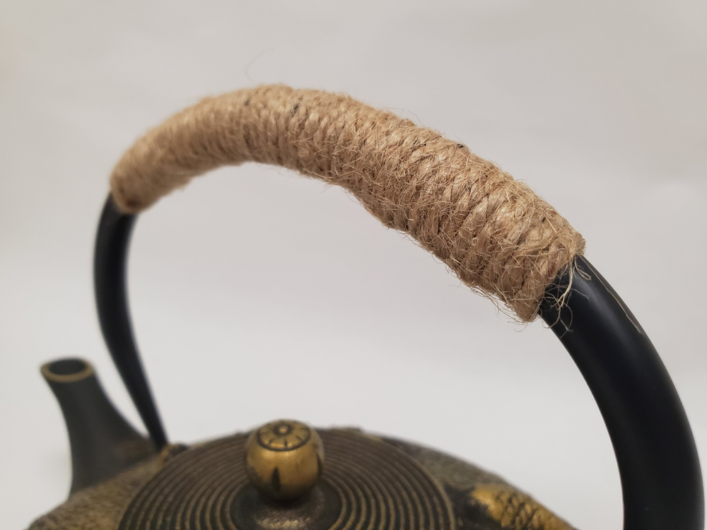 308008 Чайник ДРЕВНОСТЬ "Золотые карпы" с ситом, 800мл, чугун