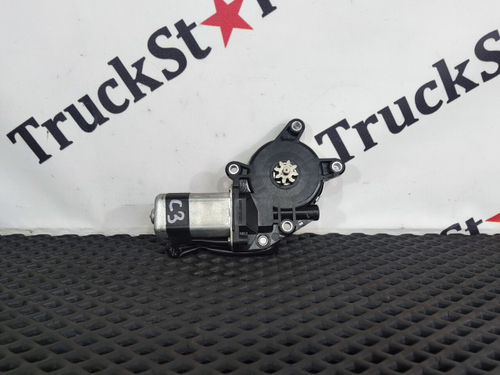 Моторчик стеклоподъемника правый 2023г.