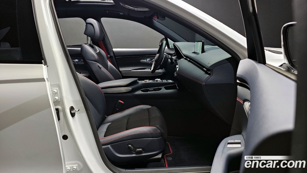 Genesis GV70 2.5T Бензин 2WD (12.2021)