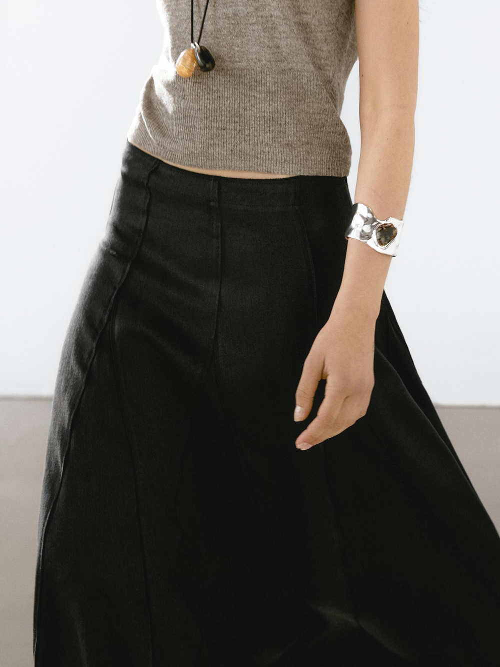 Massimo Dutti Расклешенная юбка миди с декоративной строчкой, черный