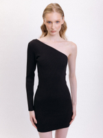 Платье с открытым плечом