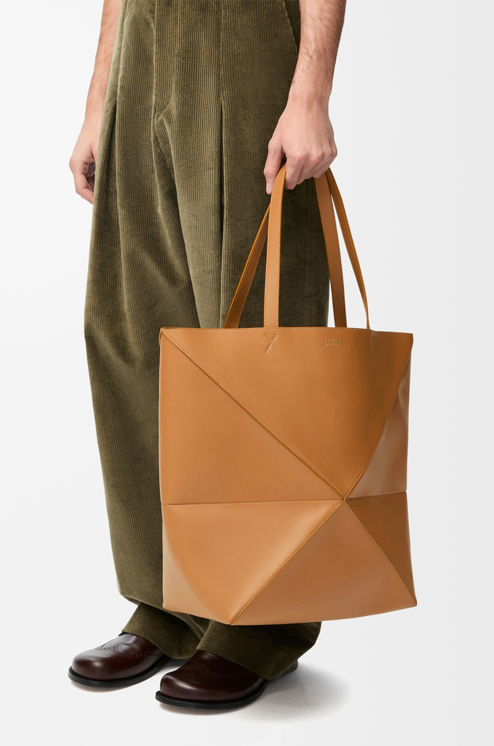 Loewe Сумка-тоут XL Puzzle Fold из блестящей телячьей кожи, светло-коричневый