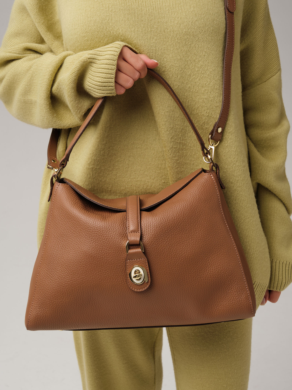 Кожаная сумка Azaro 30956 орех