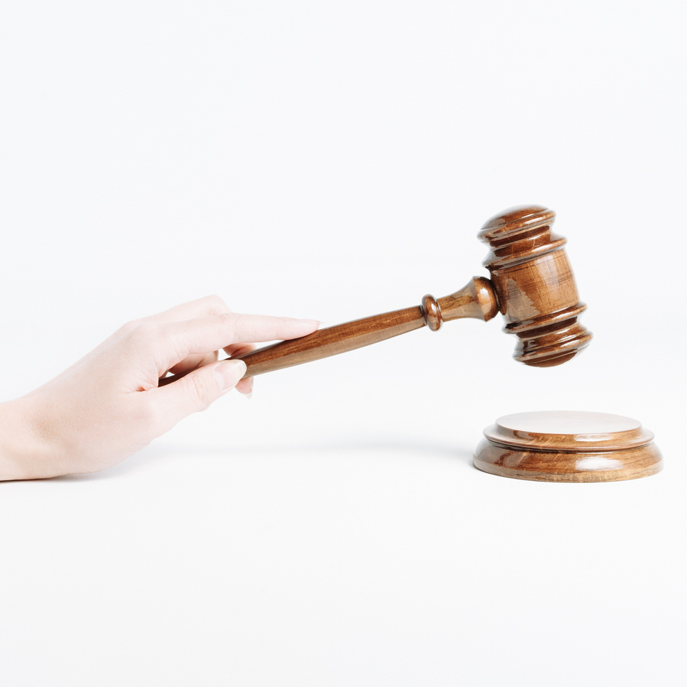 Деревянный аукционный молоток (молоток судьи) из древесины кедра. wg1