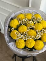 Букет из одноголовой хризантемы и ромашки