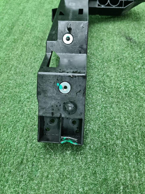 Кронштейн фары левый Москвич 3 (2022-н.в.)