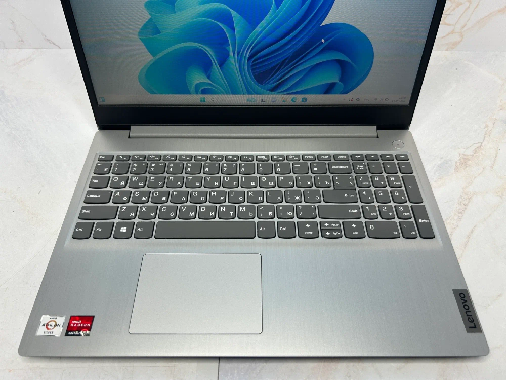 Ноутбук Lenovo IdeaPad 3 15ADA05 (81W10071RU) 15.6"/AMD Athlon Silver 3050U/RAM 8GB/SSD 256GB/AMD Radeon Graphics/1366x768/TN/Windows 10/Подсветка кл-ры: нет/серый. Состояние: B1
