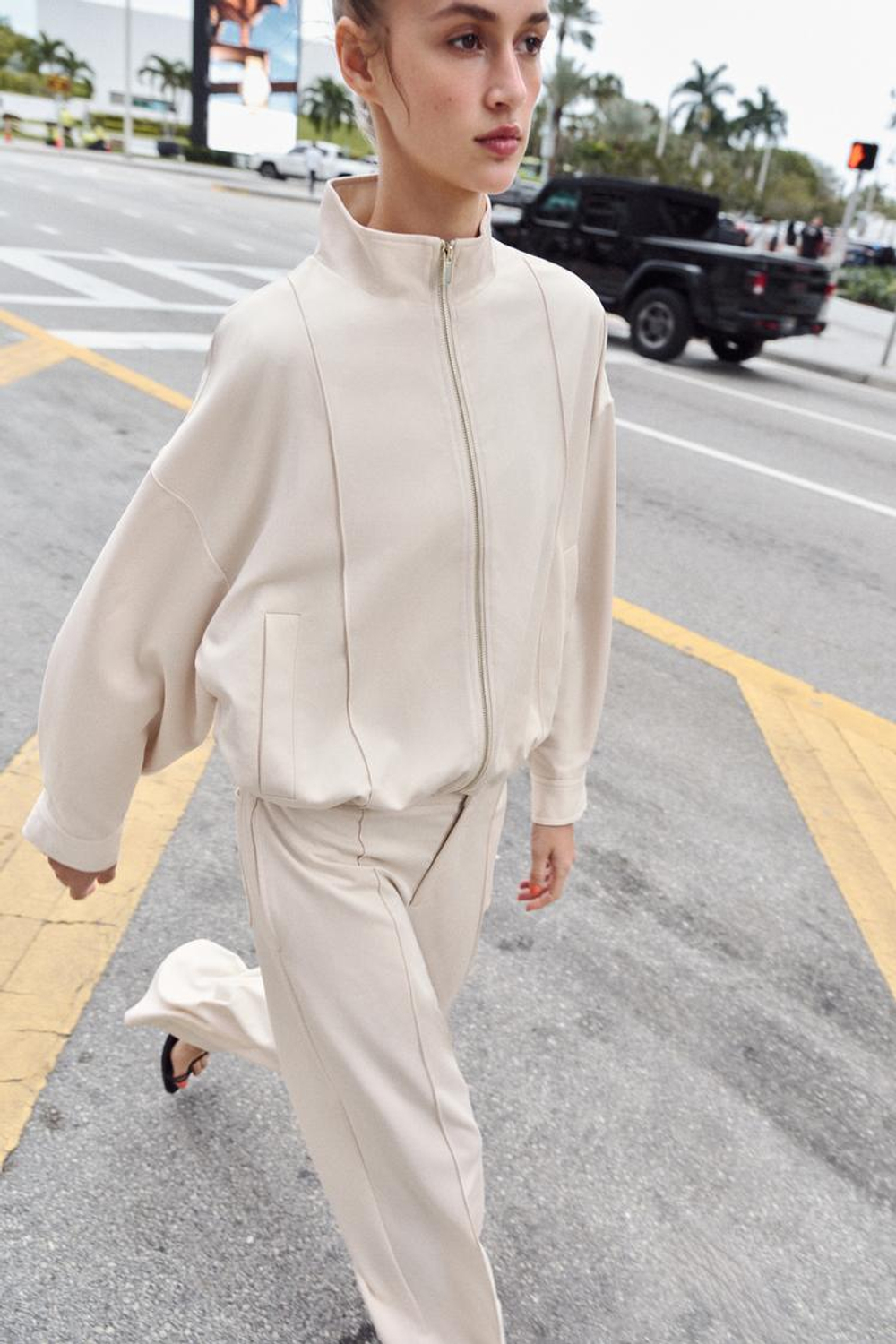 ZARA БОМБЕР С ВОРОТНИКОМ-СТОЙКОЙ, ЭКРЮ